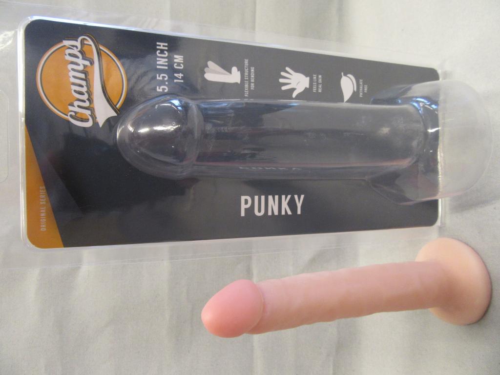 Plaatje van Champs - Punky original dildo 5.5 inch / 14 cm flesh