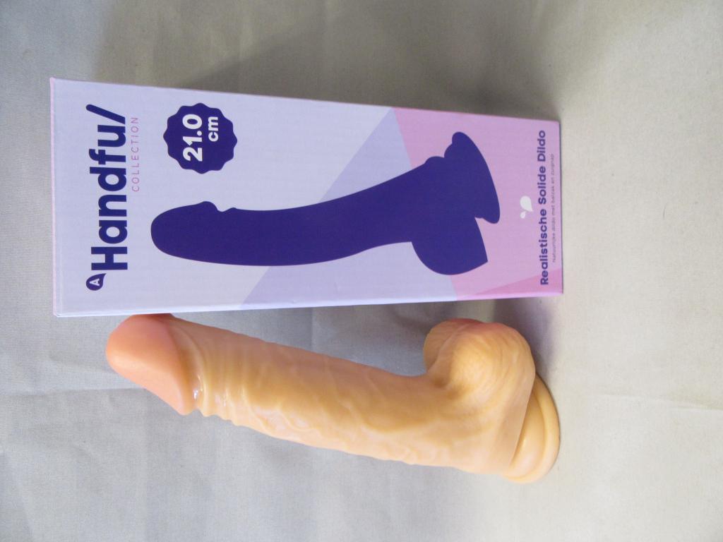 Plaatje van Handful - Medium Dildo met Zuignap 